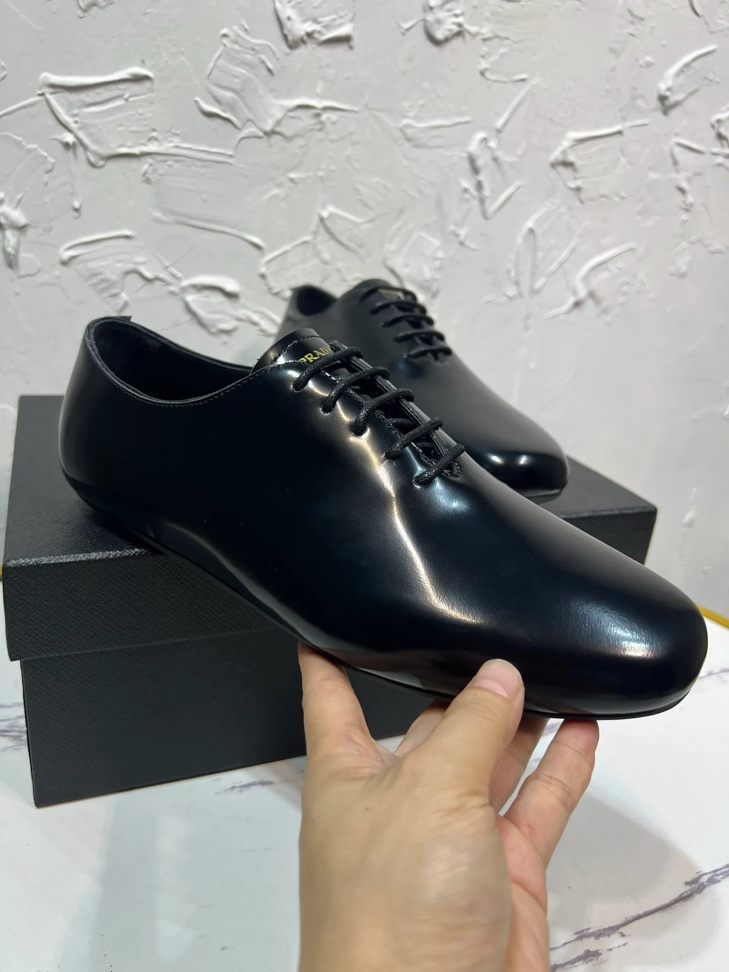 P760 prada derby2025 spring and autumn latest Prada lace-up classic retro men's shiny leather shoes, Shuffle double-button Mengke shoes, open side beaded cowhide, lining and foot cowhide, light rubber sole, sole height and thickness 10mm, original packaging black and brown 2 colors, code number: 39-46